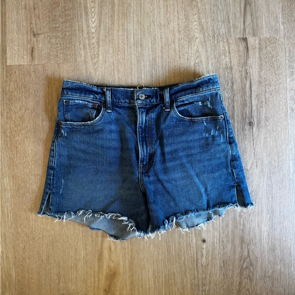 Abercrombie & Fitch Medium Wash High Rise Mom Shorts 4”
